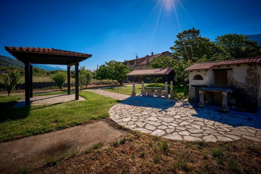 La Canada Del Valle Del Jerte Navaconcejo Bagian luar foto