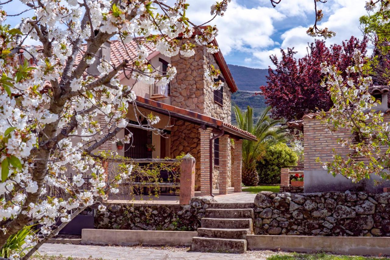 La Canada Del Valle Del Jerte Navaconcejo Bagian luar foto